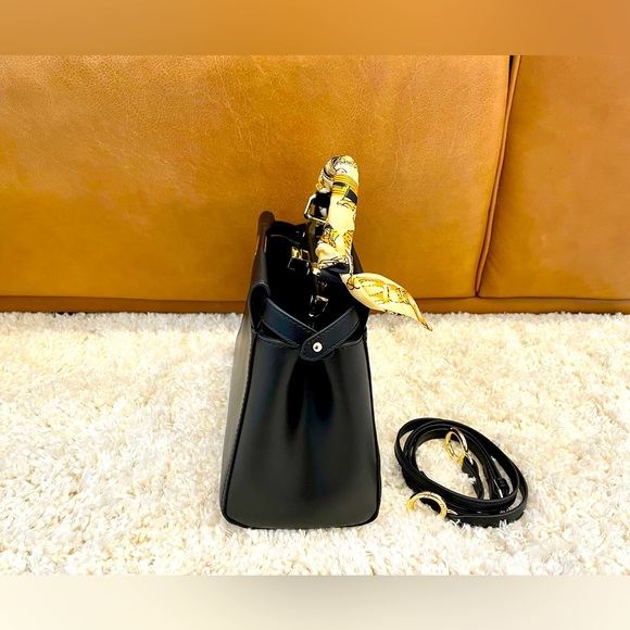 This is not a Peekaboo bag - Picture 2 of 5